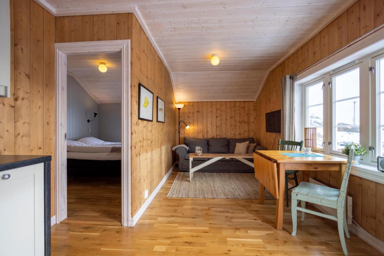 The Tide - Rorbuer Hotel Sorvagen Exterior photo