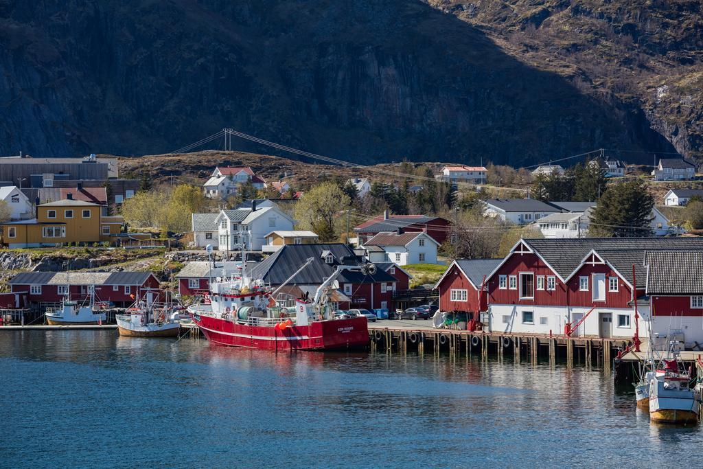 The Tide - Rorbuer Hotel Sorvagen Exterior photo