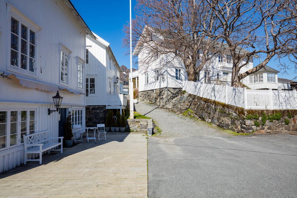 The Tide - Rorbuer Hotel Sorvagen Exterior photo