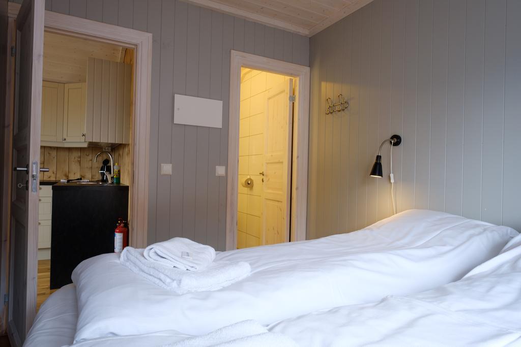 The Tide - Rorbuer Hotel Sorvagen Exterior photo